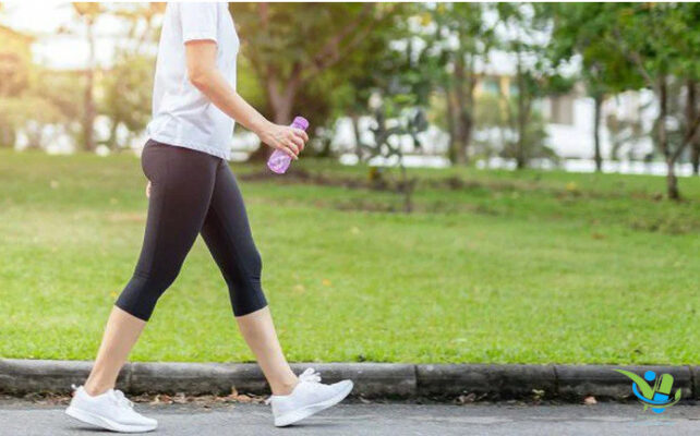 Đi bộ - hình thức vận động rất được ưa chuộng